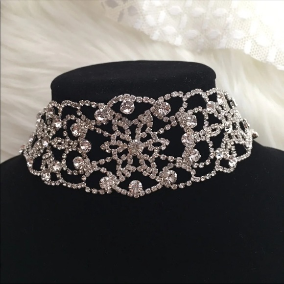 Jewelry - SOLD OUT 💕2 for $35💕Floral Elegant Choker